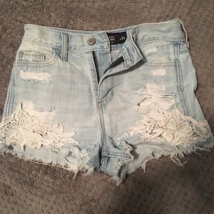 Hollister denim shorts (lightwash + high waisted)